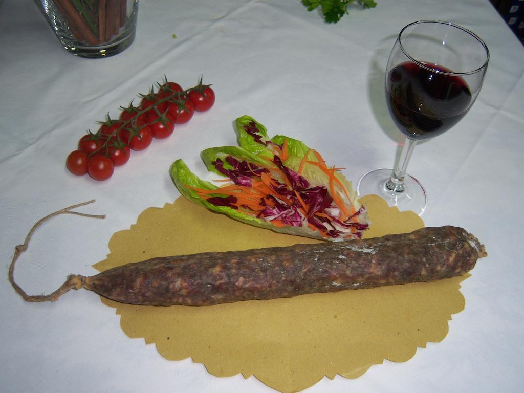Agriturismo Lo Sgorzolo Pergola Buitenkant foto